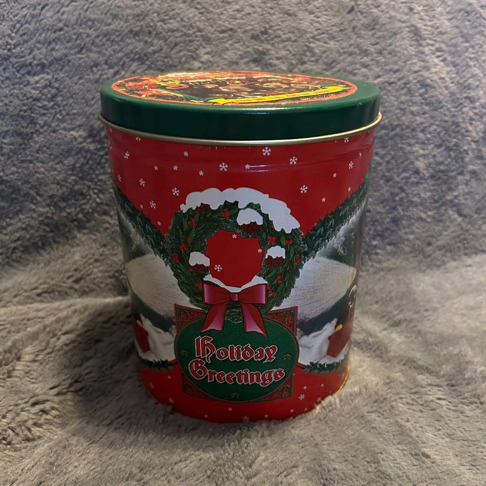 😉Bundle Days😉 Vintage 1995 Maurice Lenell Cookie Co Christmas Themed Design Tin